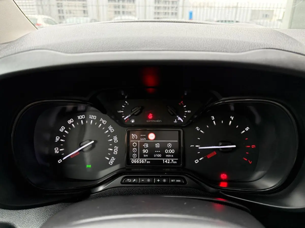 1.2 Benzine | Bluetooth | 5 zitplaatsen