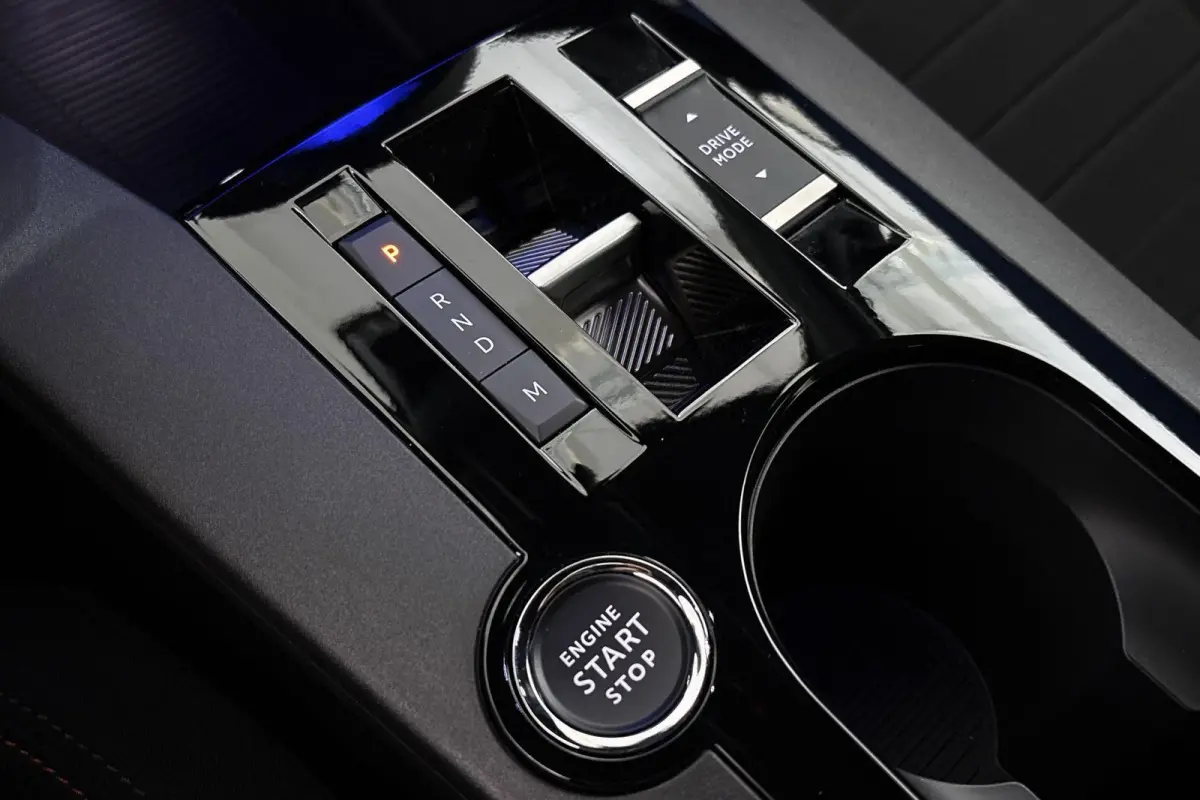 1.2 Turbo Hybrid HF Line / Full Operationele Lease €565,- ex btw!
