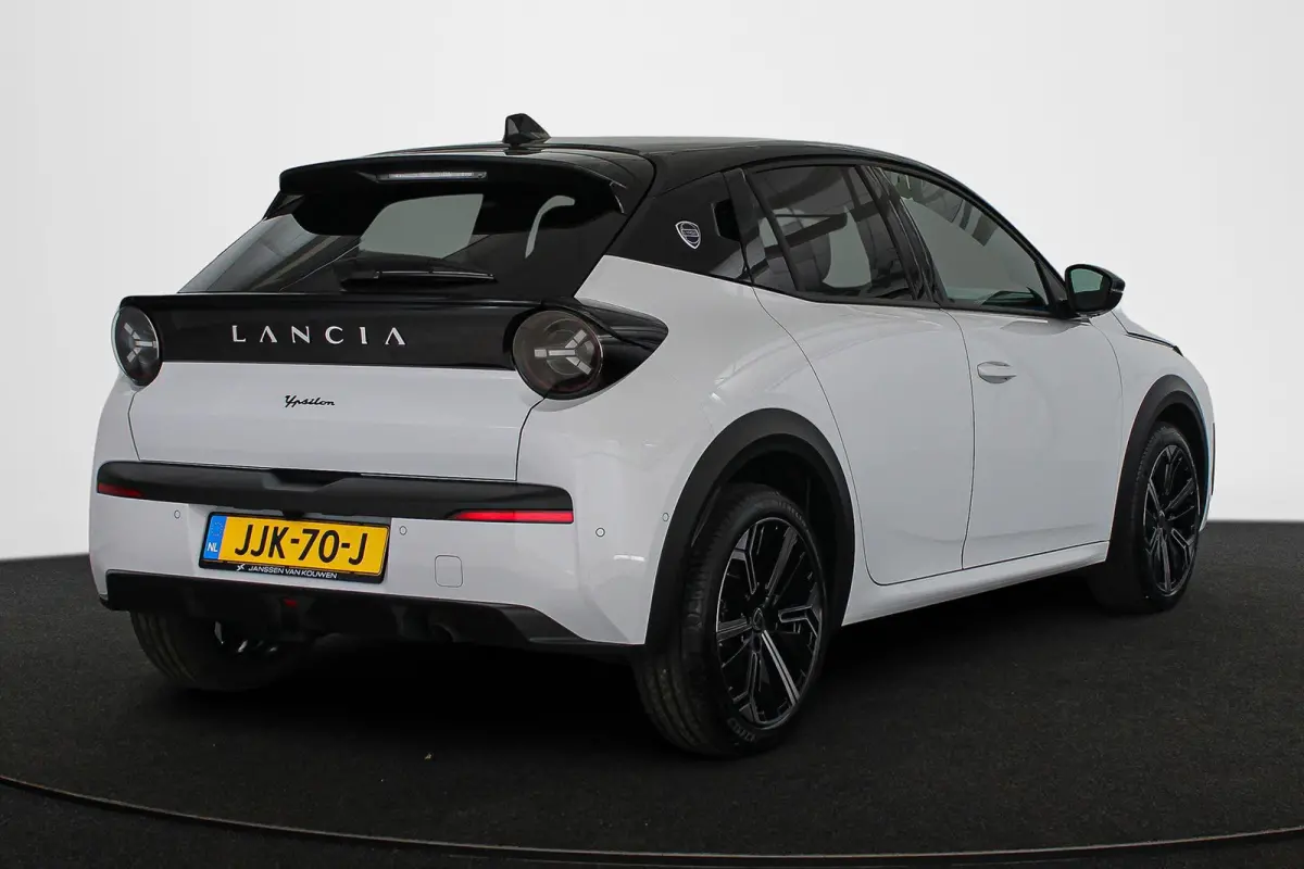 1.2 Turbo Hybrid HF Line / Full Operationele Lease €565,- ex btw!