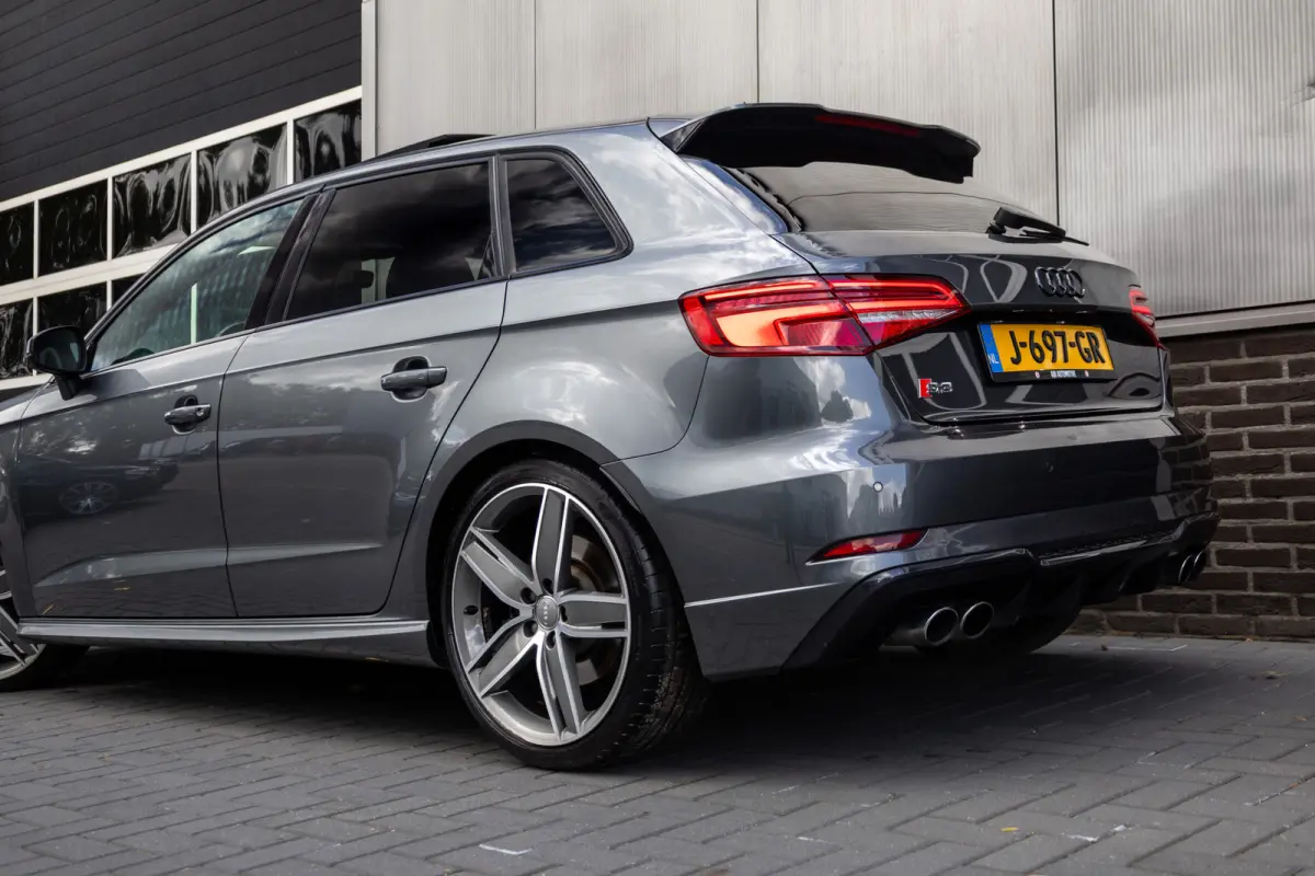 2.0 TFSI 310 pk S3 Quattro Pro Line Plus S-Line /Facelift/ Pano-Dak/ Matrix-Led/ Adap.Cruise/ B&O-Sound/ Dynamic-Steering/ Sport-Stoelen/ Stoel.Verw. Park.Sens/ 19'' LMV