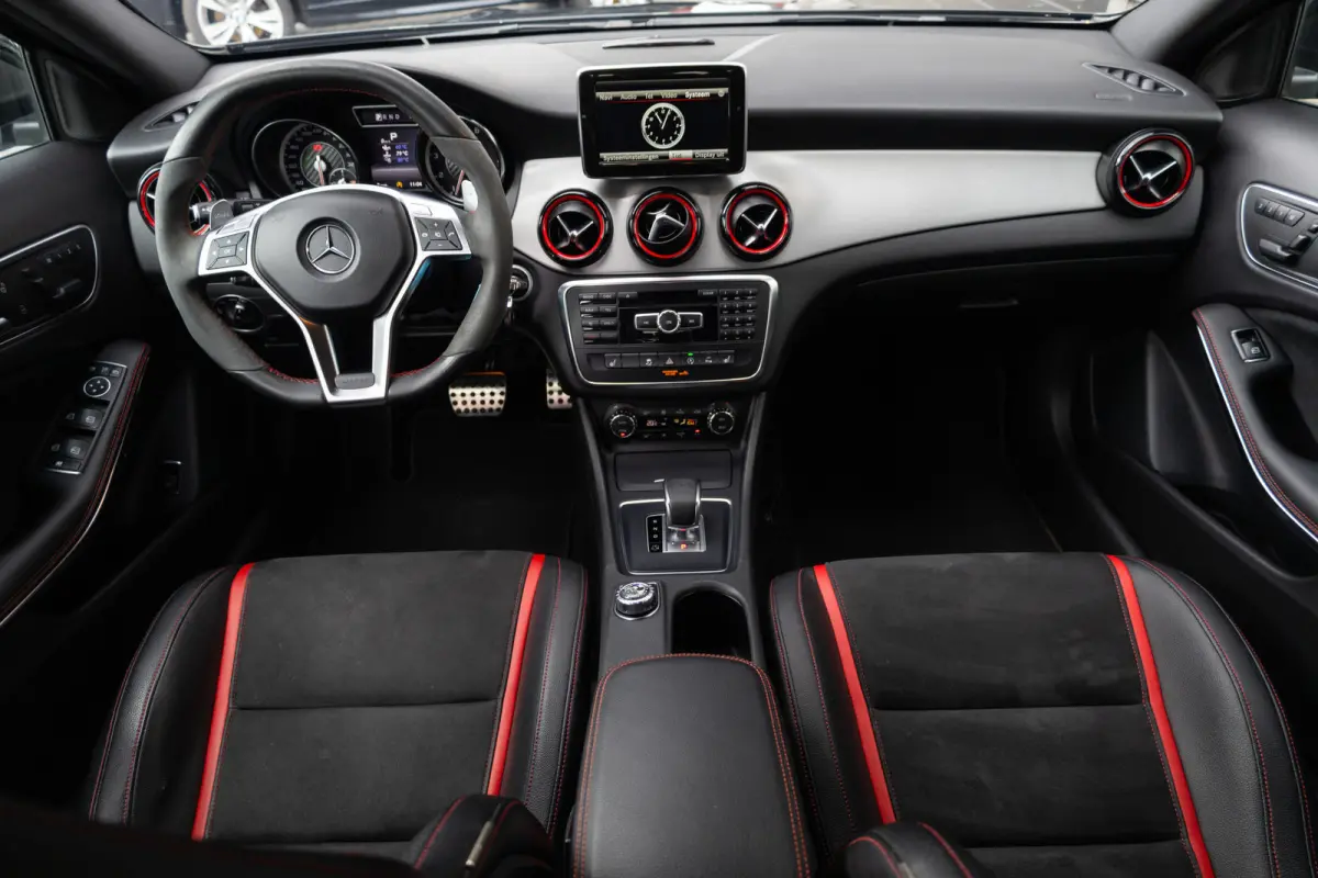 45 AMG 361 pk 4MATIC AMG-Sportpakket / Xenon/ Schaal-Stoelen/ Stoel.Verw/ Park.Sens/ Climate/ Cruise-Controle/ 19'' LMV