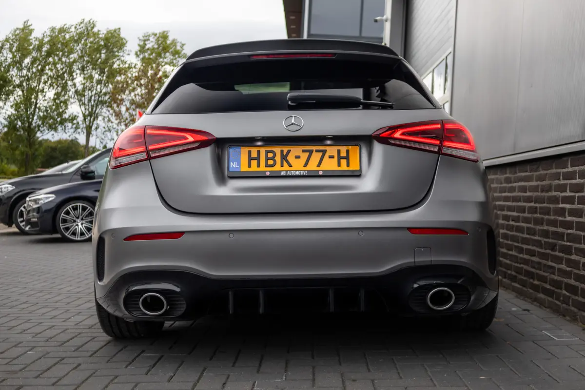 AMG 35 4MATIC 306 pk Premium Plus AMG-Pakket / Mat-Grijs/ Pano-Dak/ Camera/ Keyless/ Wide-Screen/ Sfeer-Verl/ Sport-Stoelen/ Stoel.Verw/ 19'' LMV