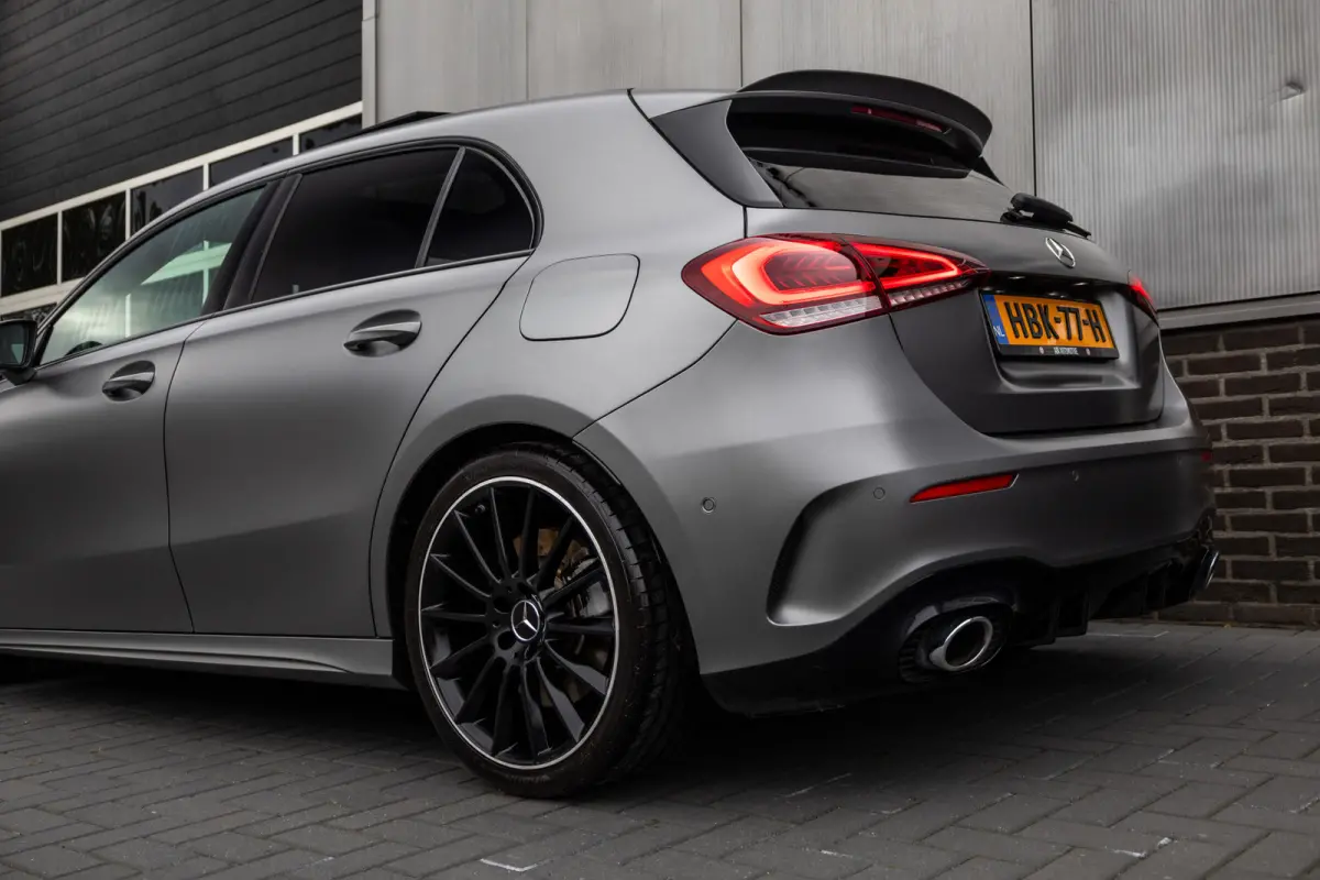 AMG 35 4MATIC 306 pk Premium Plus AMG-Pakket / Mat-Grijs/ Pano-Dak/ Camera/ Keyless/ Wide-Screen/ Sfeer-Verl/ Sport-Stoelen/ Stoel.Verw/ 19'' LMV