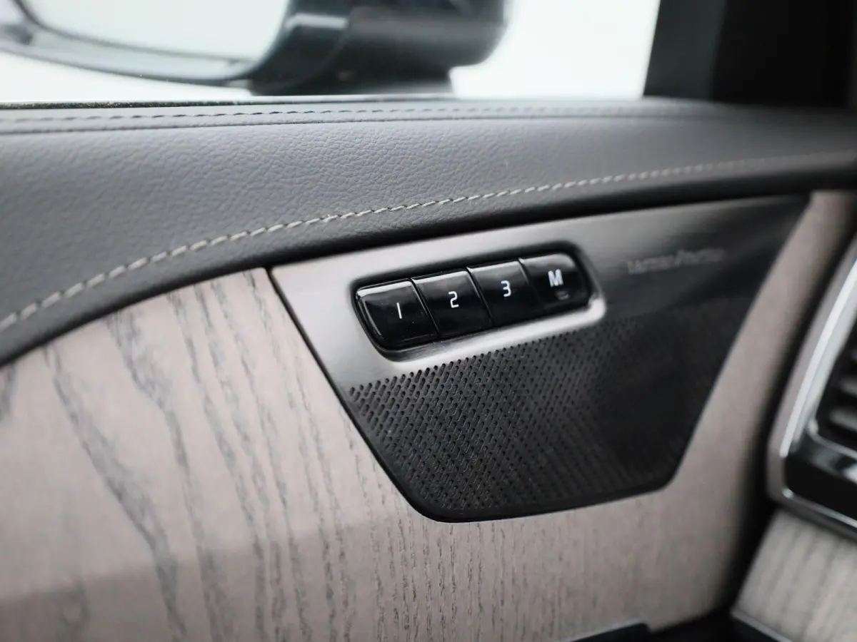 2.0 T8 Recharge AWD Inscription Exclusive | Automaat | Luchtvering | Adaptieve Cruise Stop&Go | Navigatie |  Head-up Display | 360° Camera | Panoramadak | Nappa Leder | Massage Stoelen | St