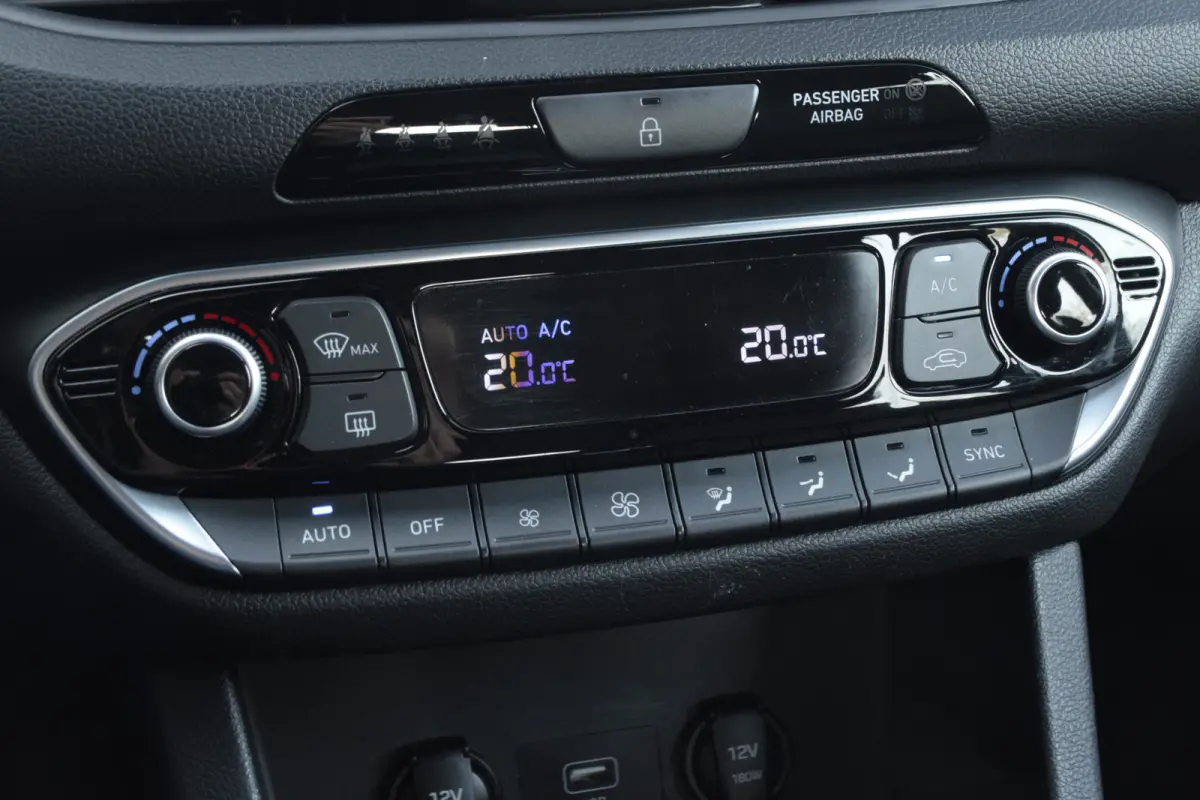 1.0 T-GDi MHEV Comfort Smart / Cruise Control/ Touch Navigatie/ Phonebox/ Verwarmbare stoelen/ 100kW (136PK)