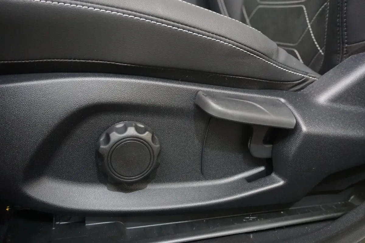Premium 44 kWh | Ford Voorraad, Snel Leverbaar! | Driver Assistance Pack | Winter Pack | Panoramadak | 19 Inch |