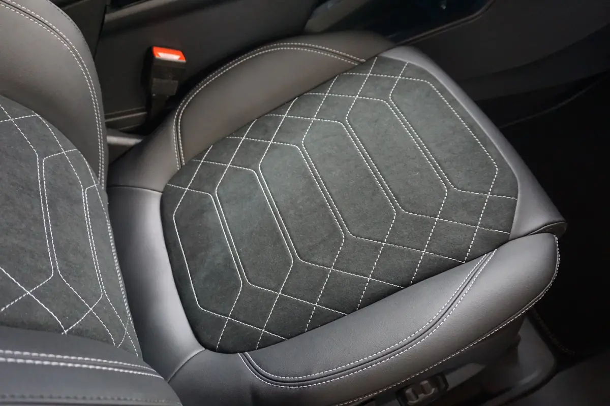 Premium 44 kWh | Ford Voorraad, Snel Leverbaar! | Driver Assistance Pack | Winter Pack | Panoramadak | 19 Inch |