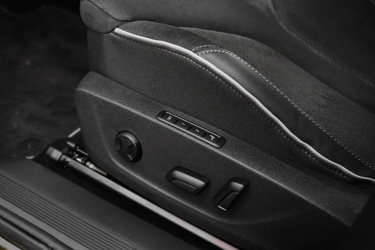 Sportline | Chrome interieur accenten | Driving mode select | LED interieurverlichting inclusief sfeerverlichting