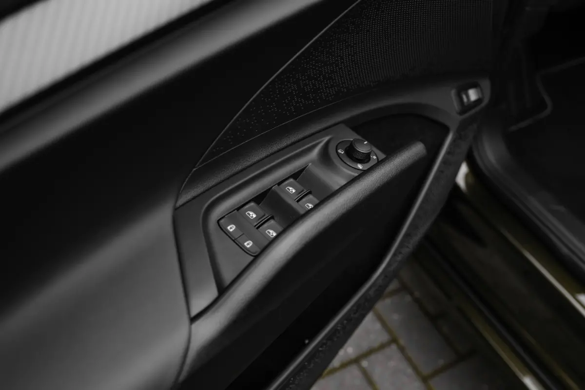 Sportline | Chrome interieur accenten | Driving mode select | LED interieurverlichting inclusief sfeerverlichting