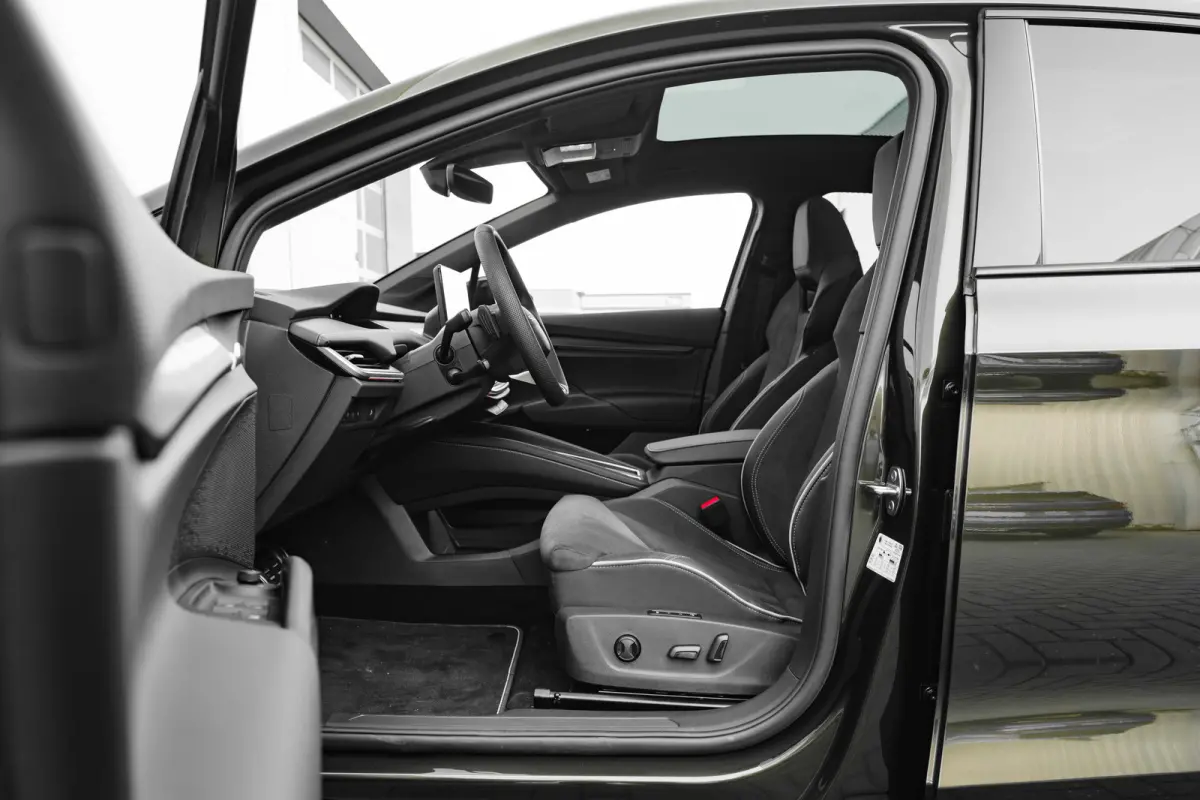 Sportline | Chrome interieur accenten | Driving mode select | LED interieurverlichting inclusief sfeerverlichting