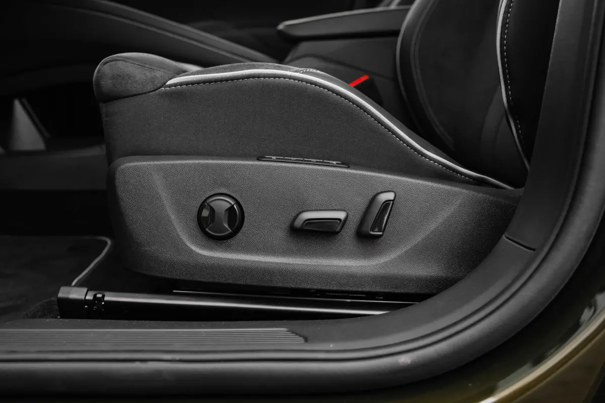 Sportline | Chrome interieur accenten | Driving mode select | LED interieurverlichting inclusief sfeerverlichting