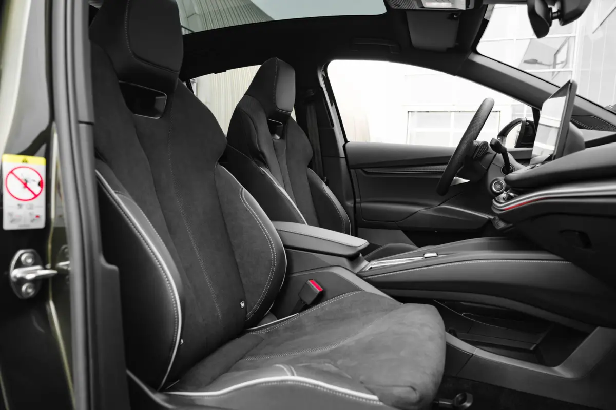 Sportline | Chrome interieur accenten | Driving mode select | LED interieurverlichting inclusief sfeerverlichting