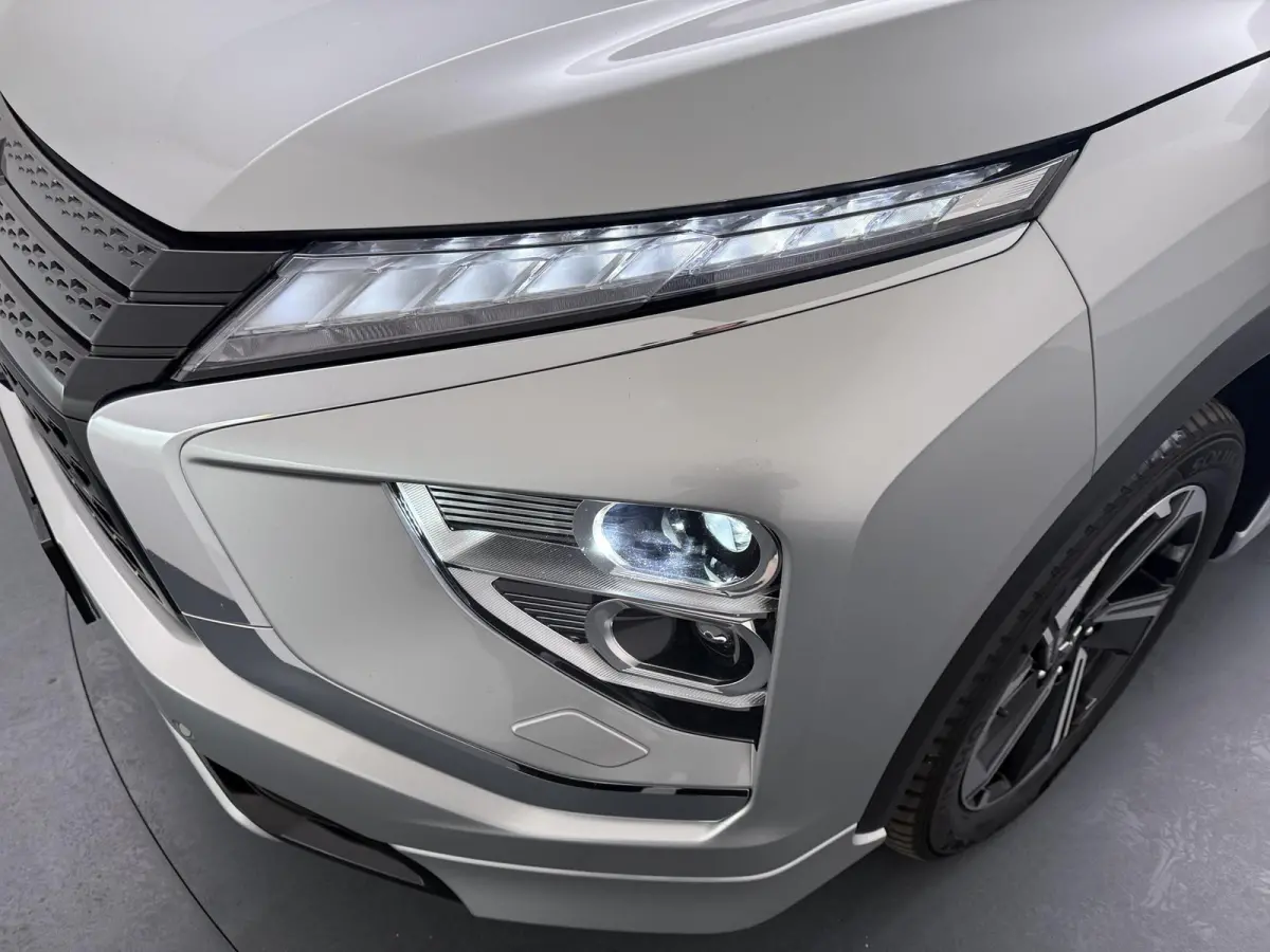 Plus Select Hybrid 4WD | Stuur-, voorruit & Stoelverw. (voor+achter) | Half leder |