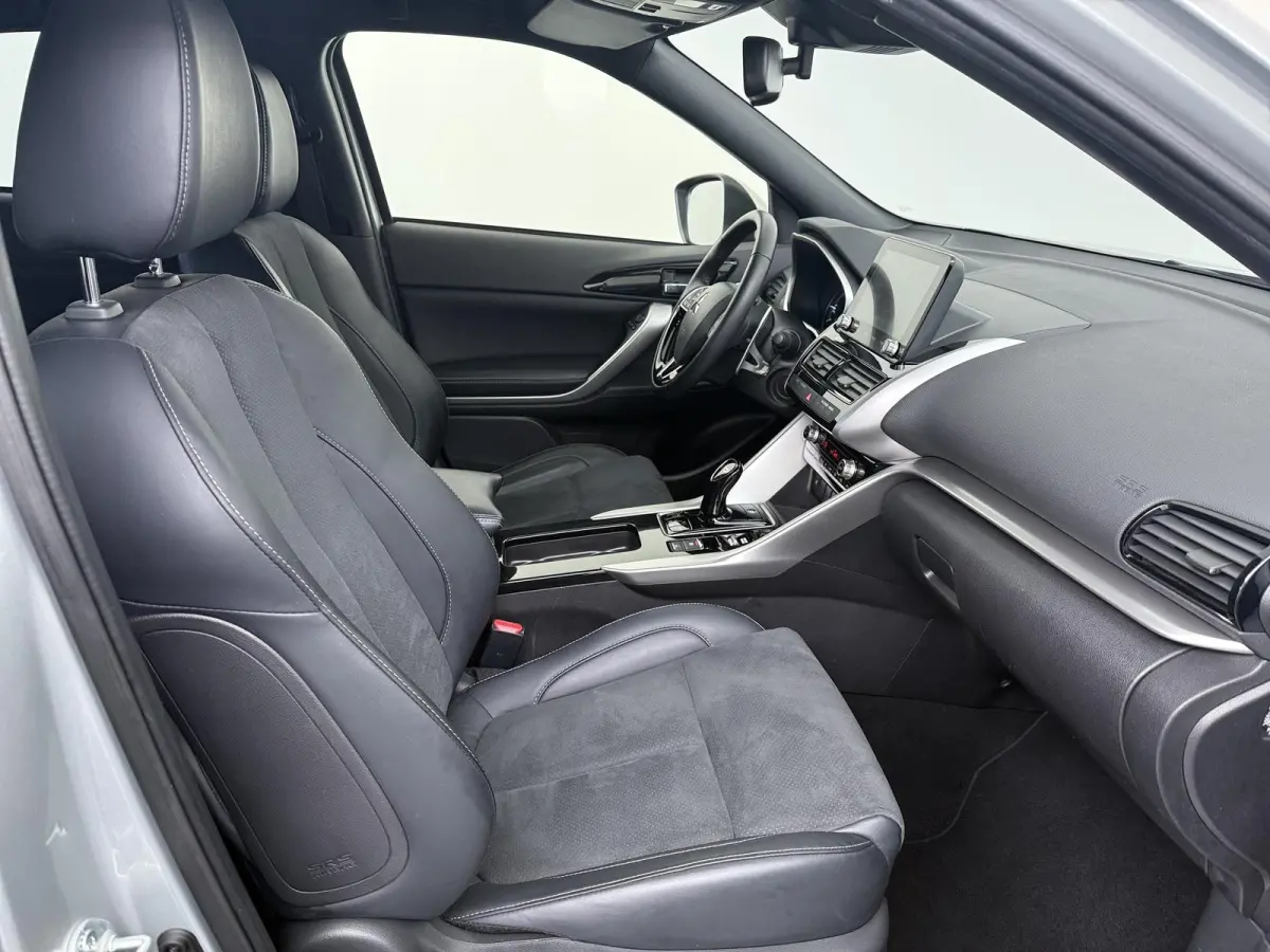 Plus Select Hybrid 4WD | Stuur-, voorruit & Stoelverw. (voor+achter) | Half leder |