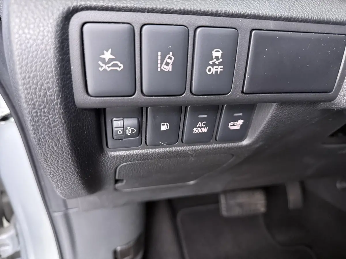 Plus Select Hybrid 4WD | Stuur-, voorruit & Stoelverw. (voor+achter) | Half leder |