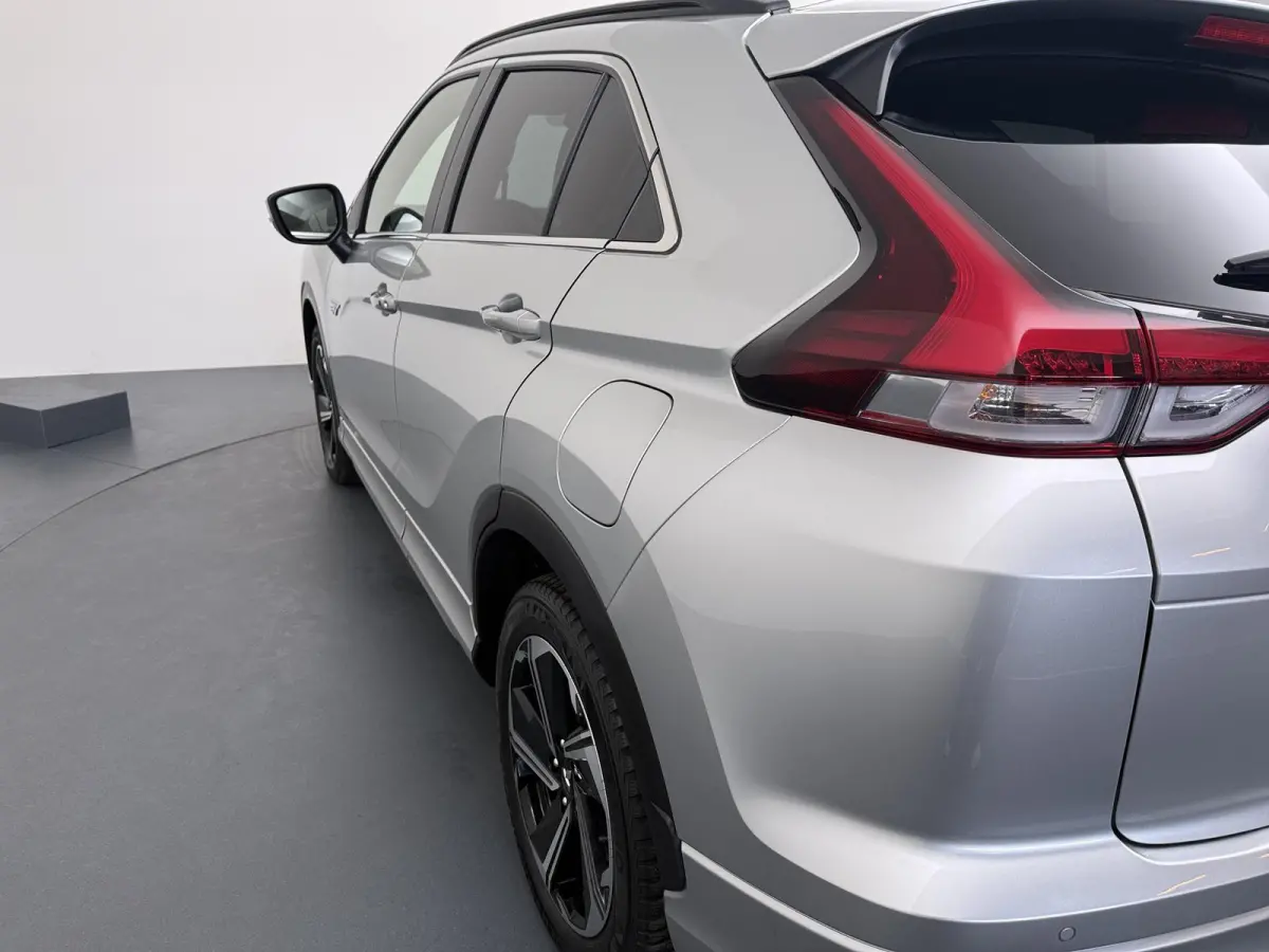Plus Select Hybrid 4WD | Stuur-, voorruit & Stoelverw. (voor+achter) | Half leder |