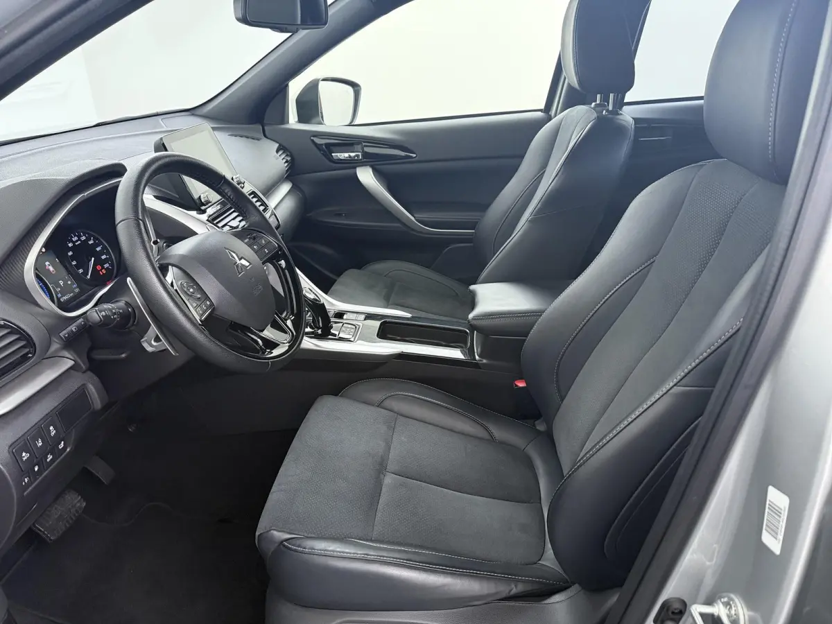 Plus Select Hybrid 4WD | Stuur-, voorruit & Stoelverw. (voor+achter) | Half leder |