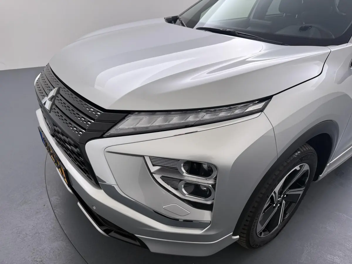 Plus Select Hybrid 4WD | Stuur-, voorruit & Stoelverw. (voor+achter) | Half leder |