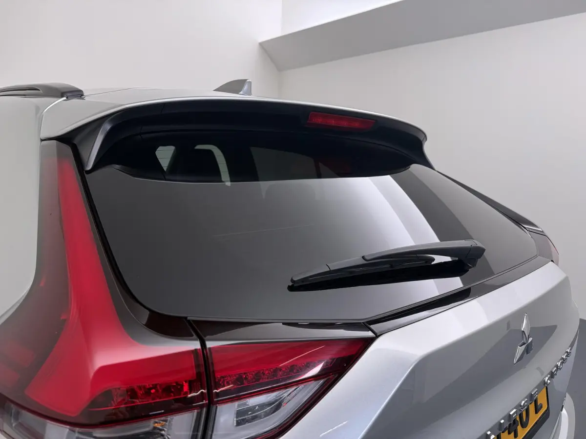 Plus Select Hybrid 4WD | Stuur-, voorruit & Stoelverw. (voor+achter) | Half leder |