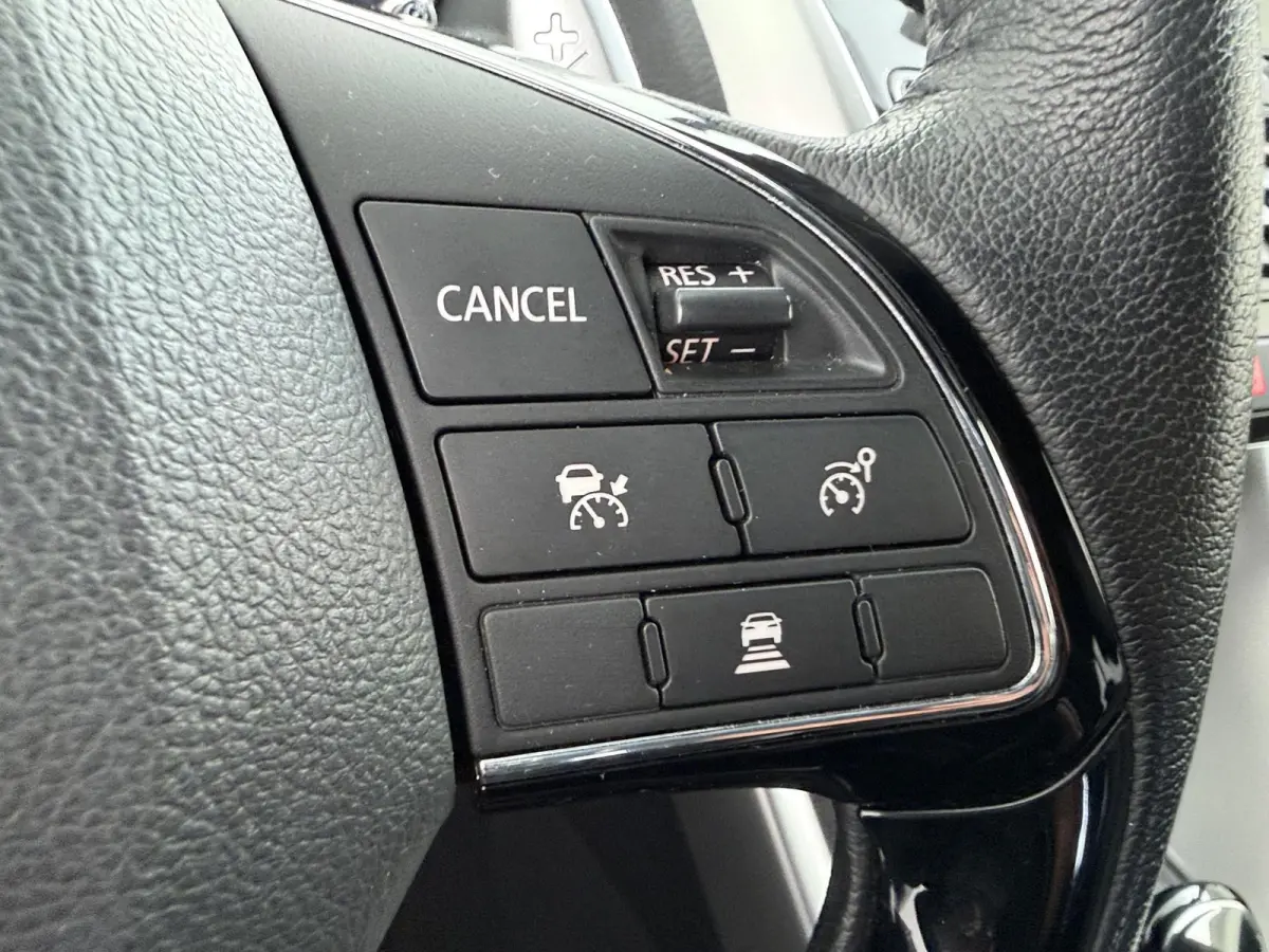 Plus Select Hybrid 4WD | Stuur-, voorruit & Stoelverw. (voor+achter) | Half leder |