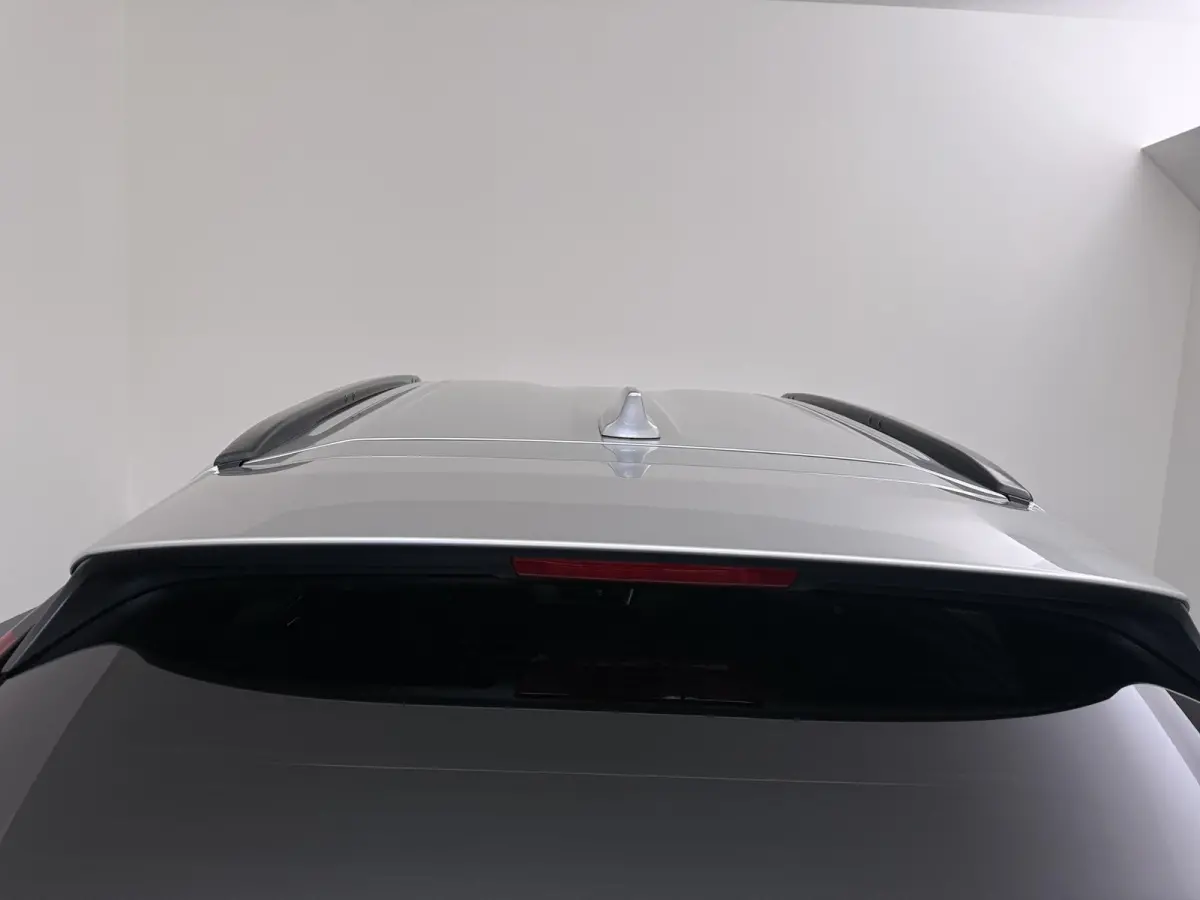 Plus Select Hybrid 4WD | Stuur-, voorruit & Stoelverw. (voor+achter) | Half leder |