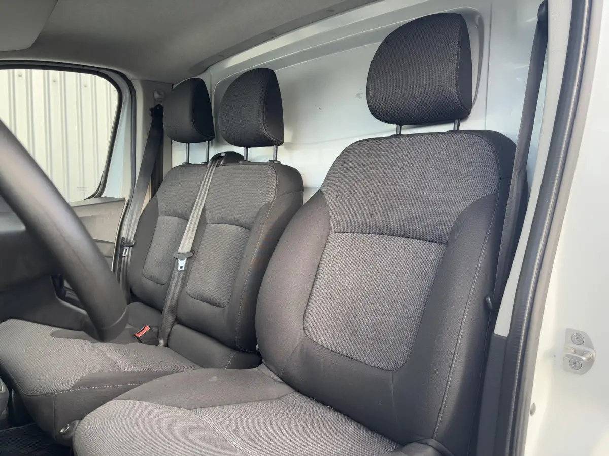 2.0 dCi 110 T30 L2H1*A/C*CRUISE*NAV*HAAK*3PERS*TEL
