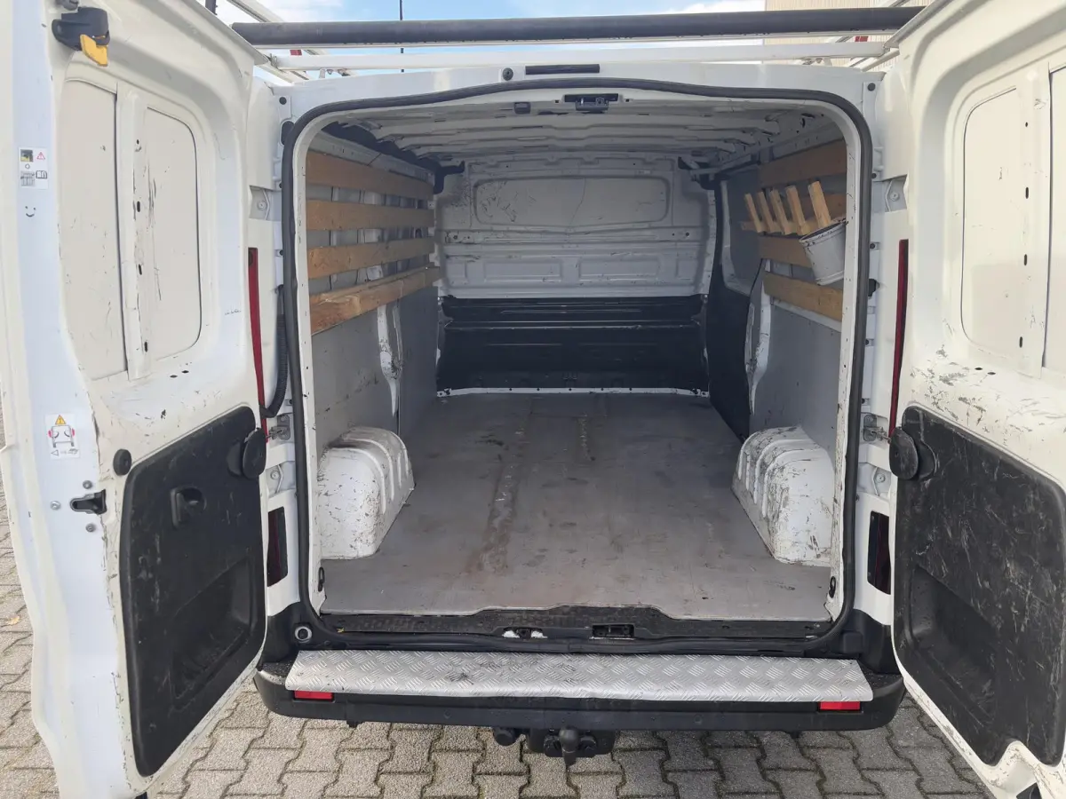 2.0 dCi 110 T30 L2H1*A/C*CRUISE*NAV*HAAK*3PERS*TEL