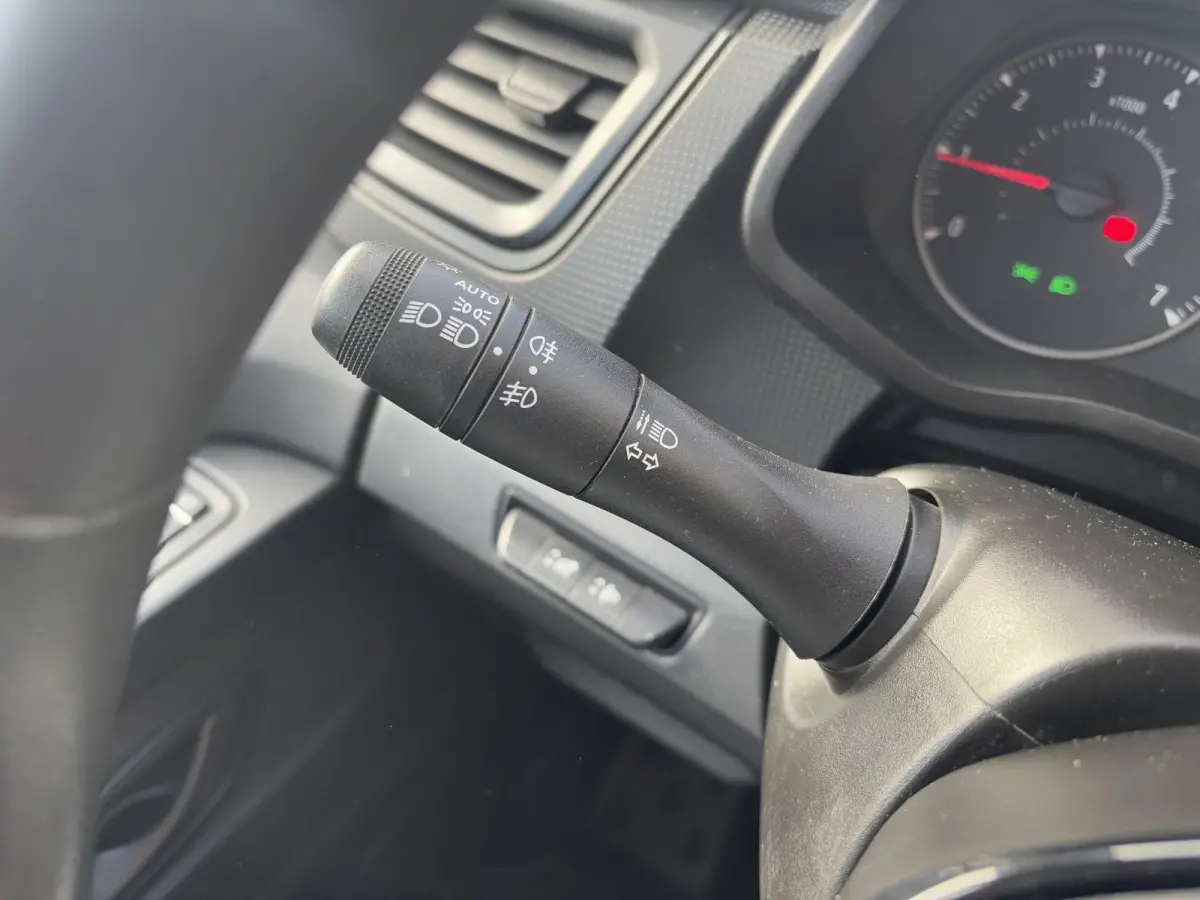 2.0 dCi 110 T30 L2H1*A/C*CRUISE*NAV*HAAK*3PERS*TEL