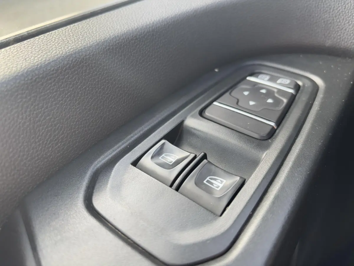 2.0 dCi 110 T30 L2H1*A/C*CRUISE*NAV*HAAK*3PERS*TEL