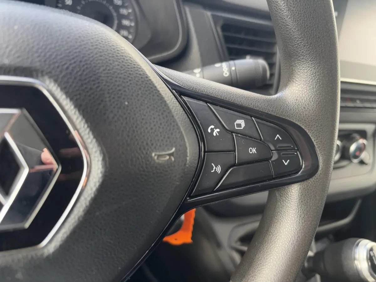 2.0 dCi 110 T30 L2H1*A/C*CRUISE*NAV*HAAK*3PERS*TEL