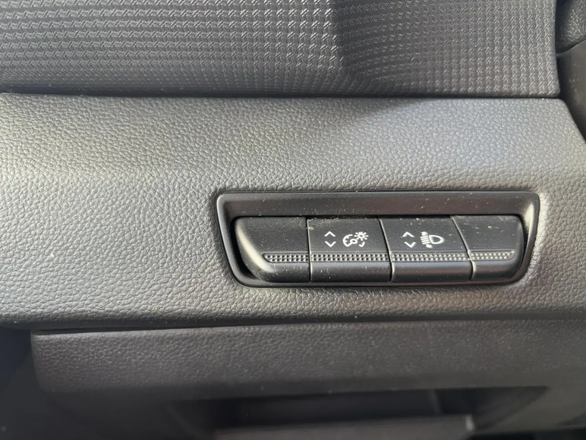 2.0 dCi 110 T30 L2H1*A/C*CRUISE*NAV*HAAK*3PERS*TEL