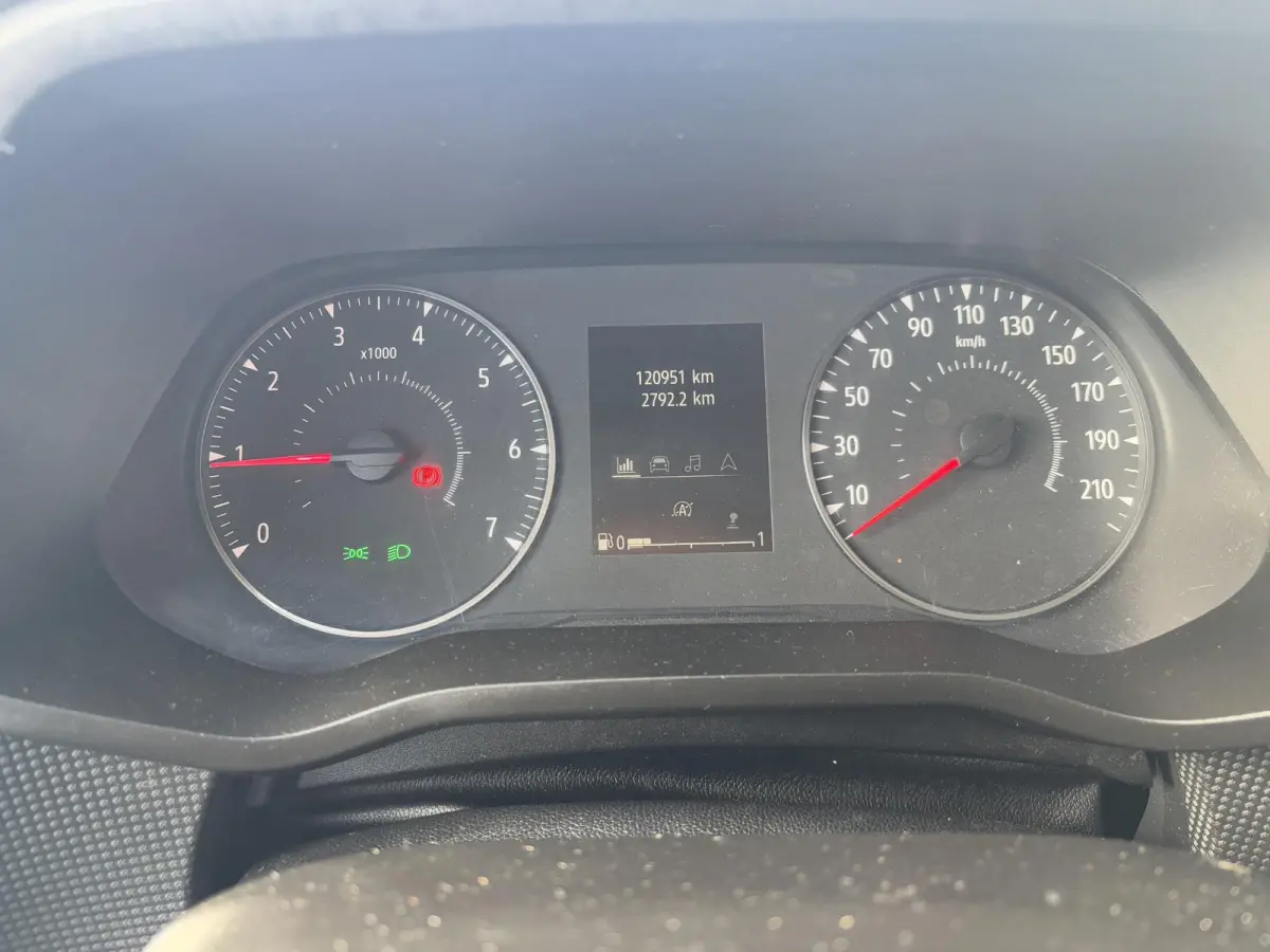 2.0 dCi 110 T30 L2H1*A/C*CRUISE*NAV*HAAK*3PERS*TEL