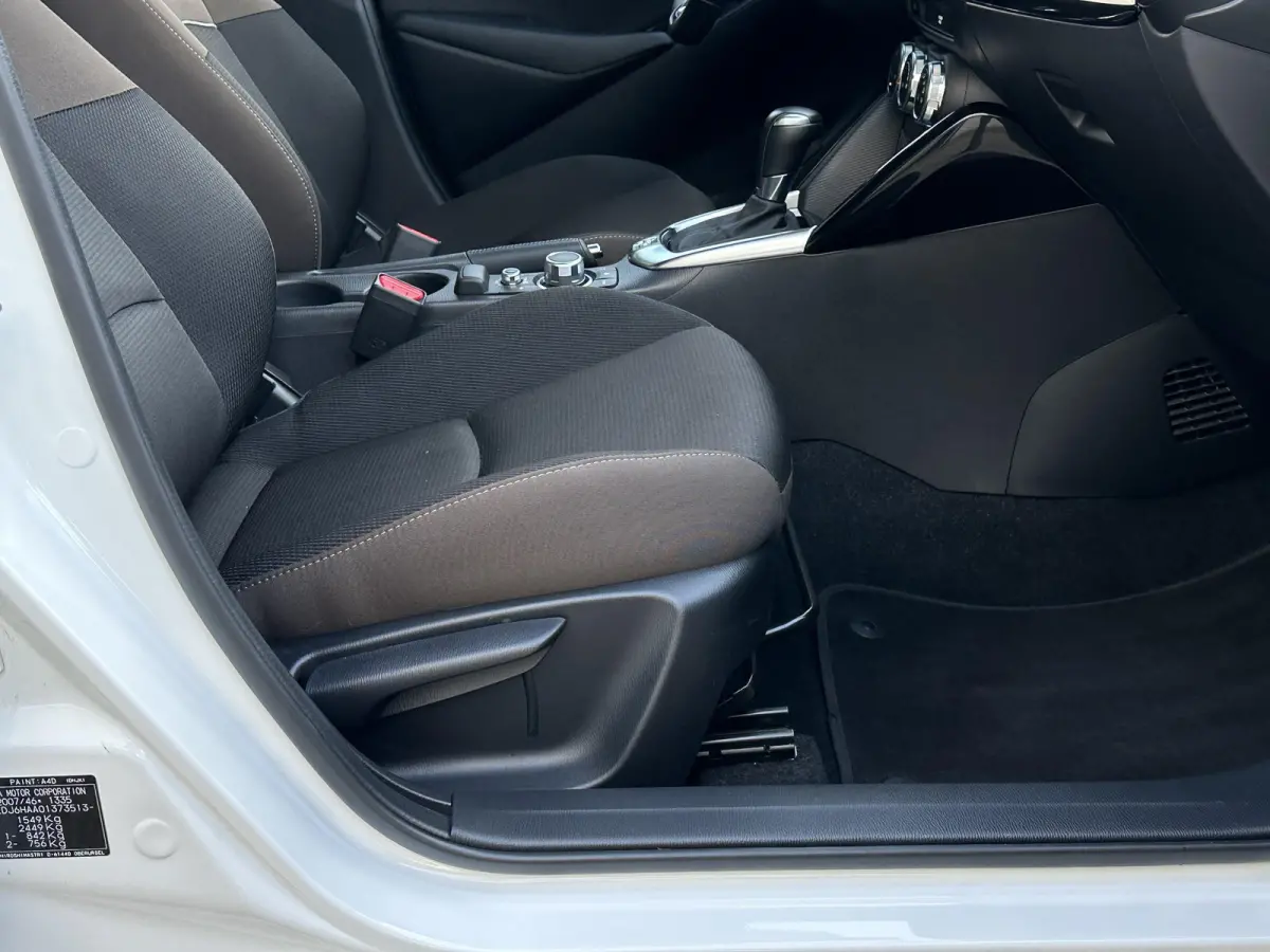 1.5 Skyactiv-G Luxury | Apple Carplay/PDC/Navi/LED koplamp/Climate Control