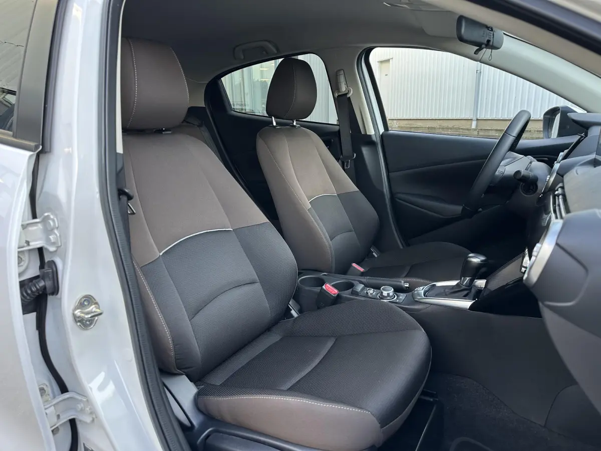1.5 Skyactiv-G Luxury | Apple Carplay/PDC/Navi/LED koplamp/Climate Control