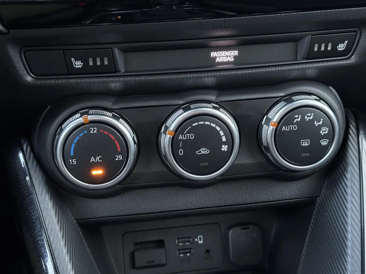 1.5 Skyactiv-G Luxury | Apple Carplay/PDC/Navi/LED koplamp/Climate Control