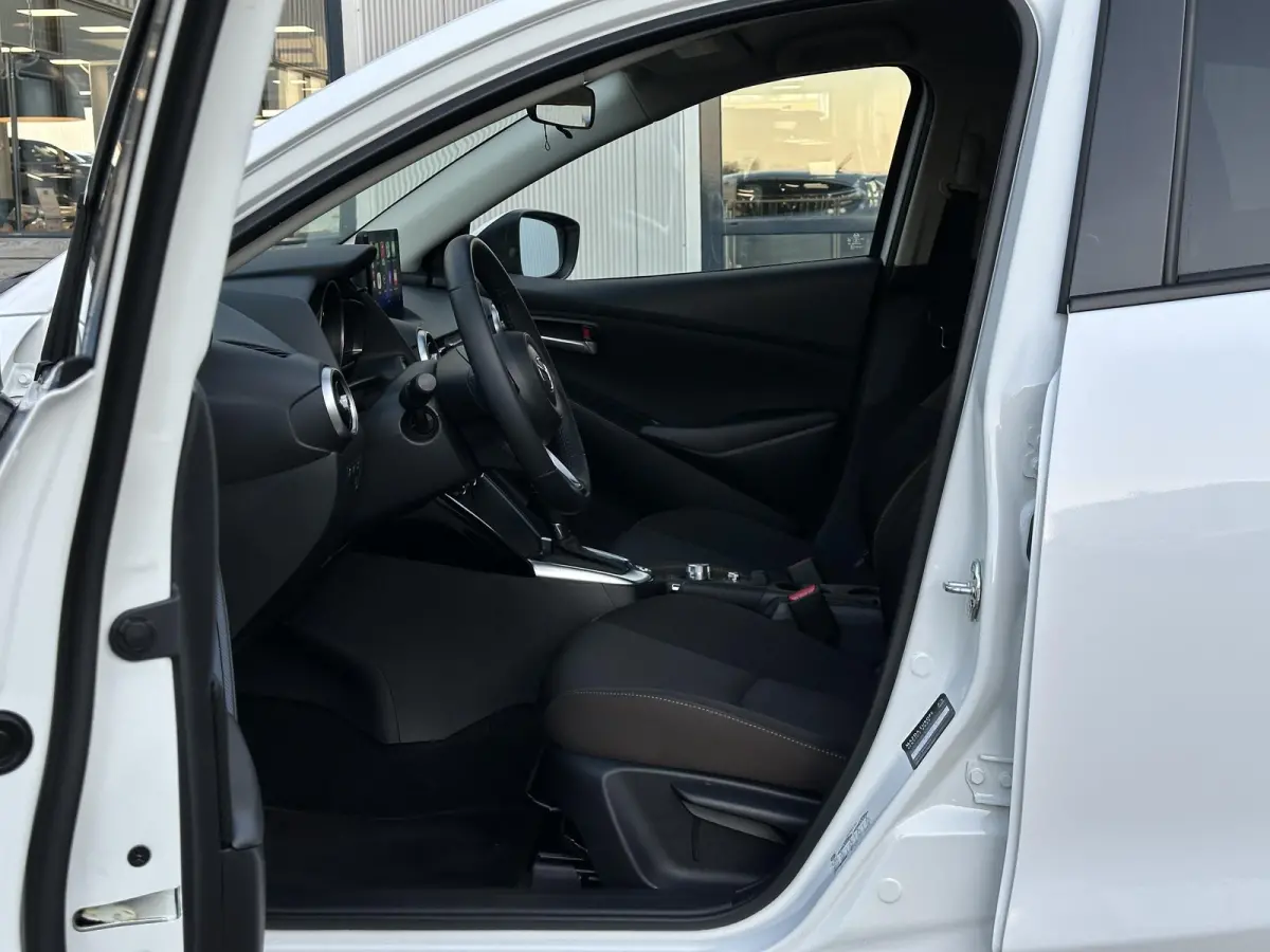1.5 Skyactiv-G Luxury | Apple Carplay/PDC/Navi/LED koplamp/Climate Control