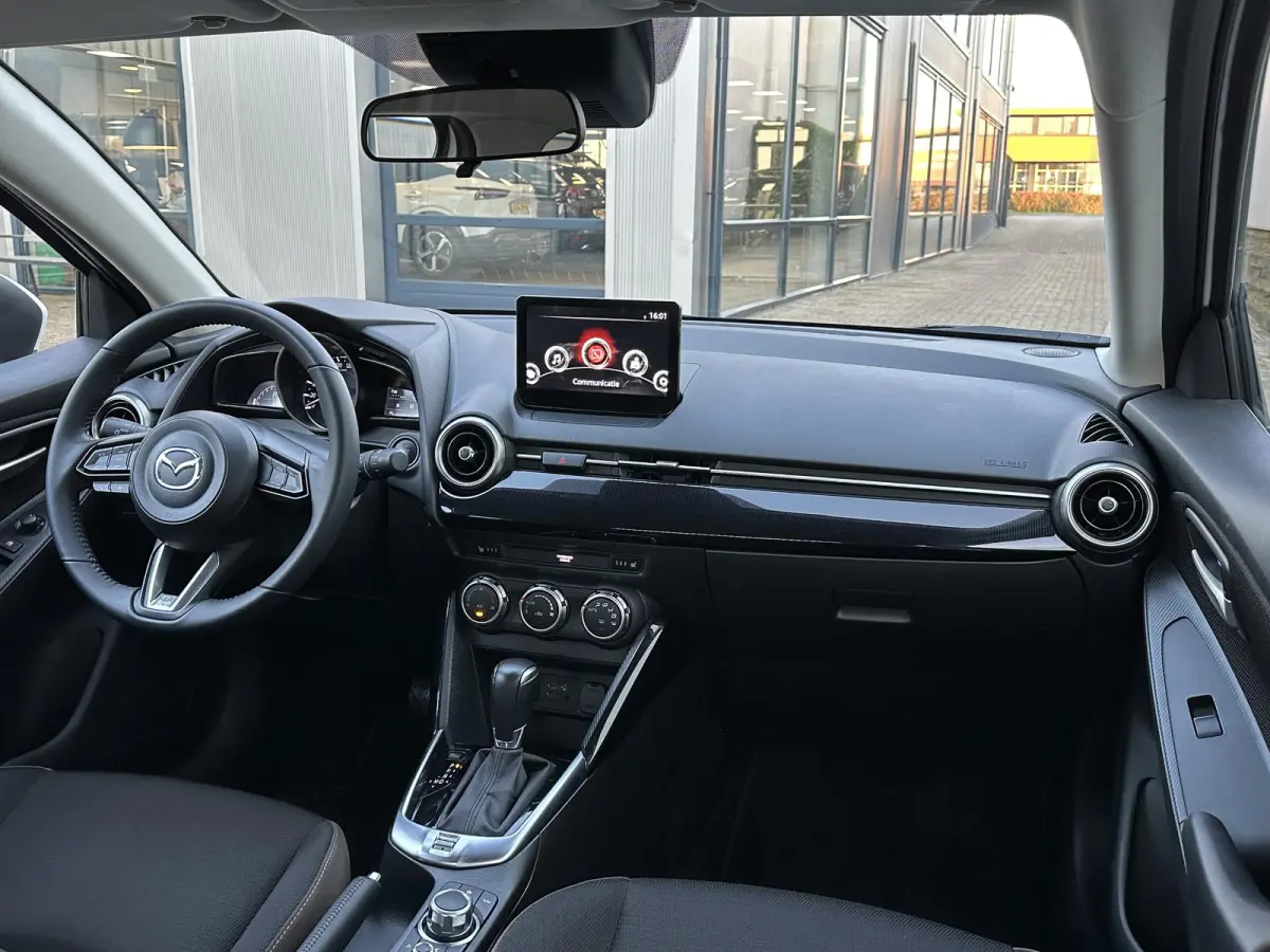 1.5 Skyactiv-G Luxury | Apple Carplay/PDC/Navi/LED koplamp/Climate Control