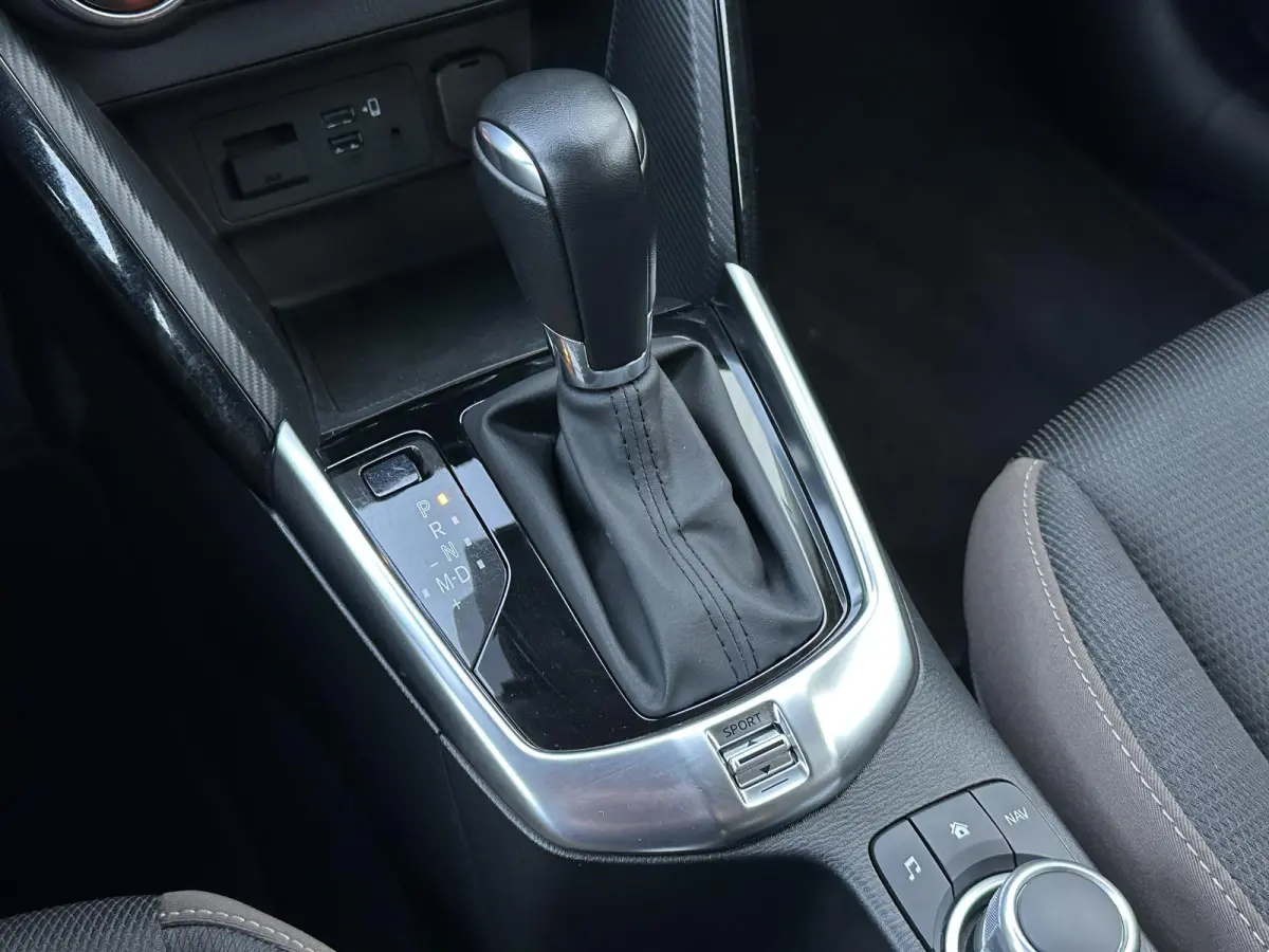1.5 Skyactiv-G Luxury | Apple Carplay/PDC/Navi/LED koplamp/Climate Control