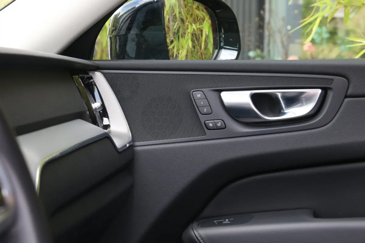 2.0 T6 Plug-in hybrid AWD Plus Dark | Trekhaak | 360 Camera | Panoramadak | Memory | Pilot Assist
