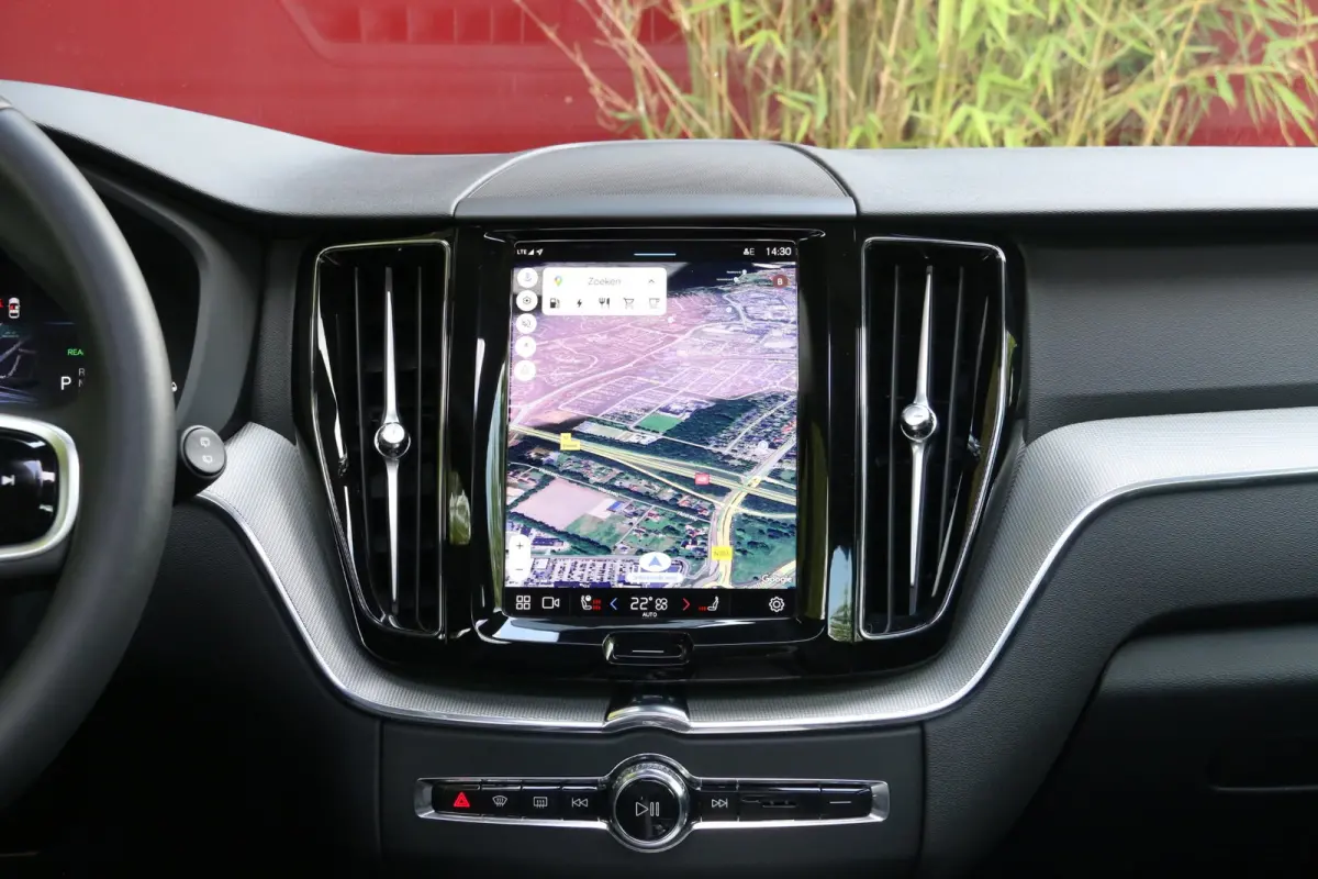 2.0 T6 Plug-in hybrid AWD Plus Dark | Trekhaak | 360 Camera | Panoramadak | Memory | Pilot Assist