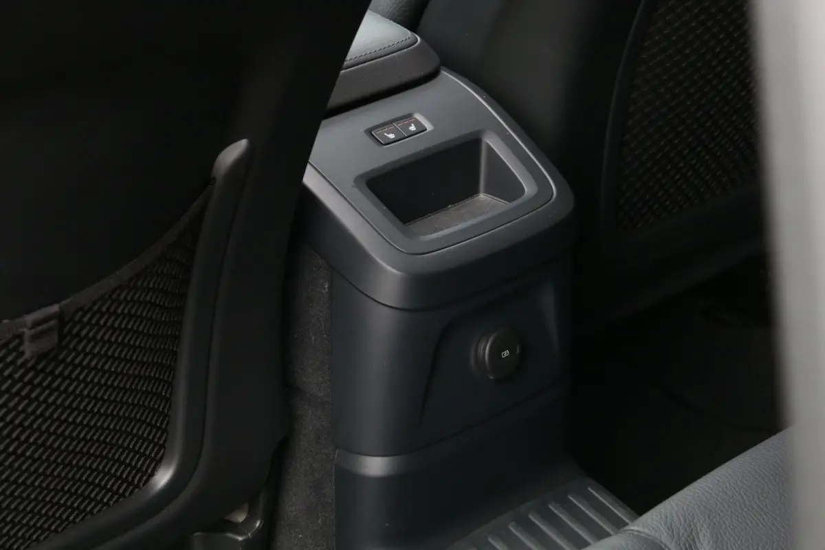 2.0 T6 Plug-in hybrid AWD Plus Dark | Trekhaak | 360 Camera | Panoramadak | Memory | Pilot Assist