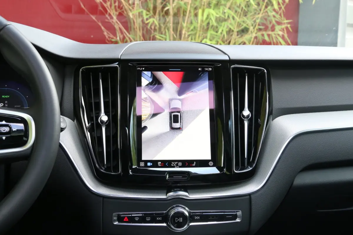 2.0 T6 Plug-in hybrid AWD Plus Dark | Trekhaak | 360 Camera | Panoramadak | Memory | Pilot Assist