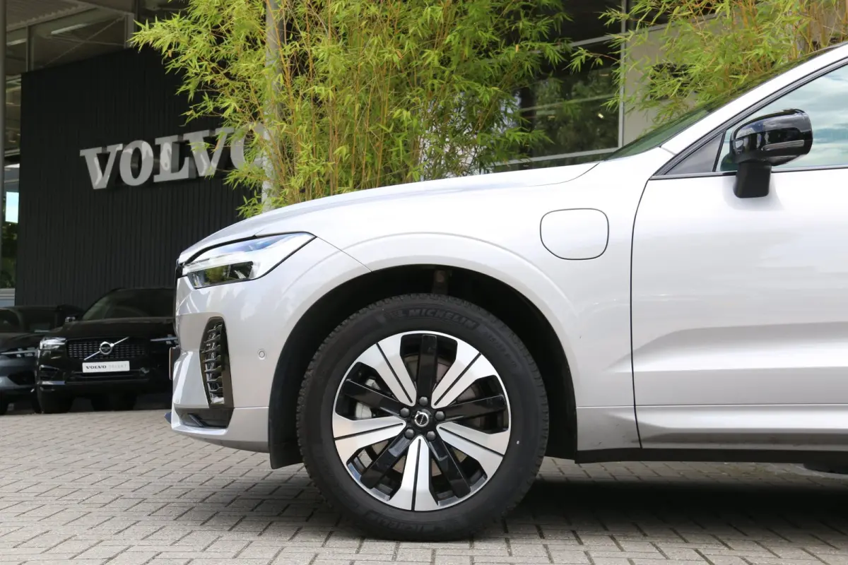 2.0 T6 Plug-in hybrid AWD Plus Dark | Trekhaak | 360 Camera | Panoramadak | Memory | Pilot Assist