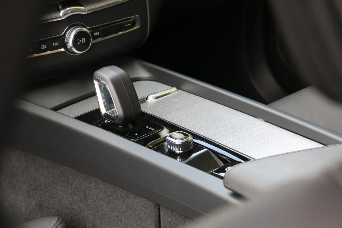 2.0 T6 Plug-in hybrid AWD Plus Dark | Trekhaak | 360 Camera | Panoramadak | Memory | Pilot Assist