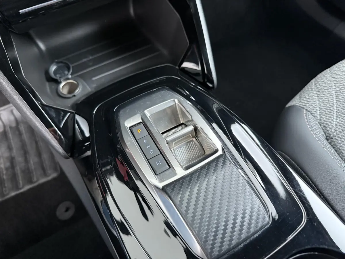 1.2 Hybrid 136 Allure | Automaat | Camera | Apple CarPlay | Navi |