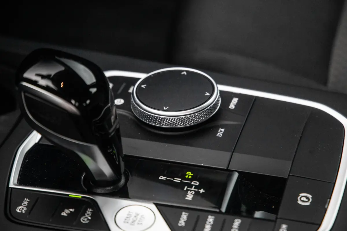 218i Introduction Edition NAVI / CARPLAY / LED / AUTOMAAT / N.A.P