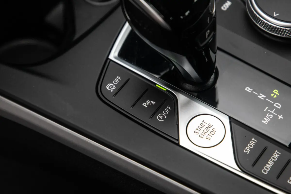 218i Introduction Edition NAVI / CARPLAY / LED / AUTOMAAT / N.A.P
