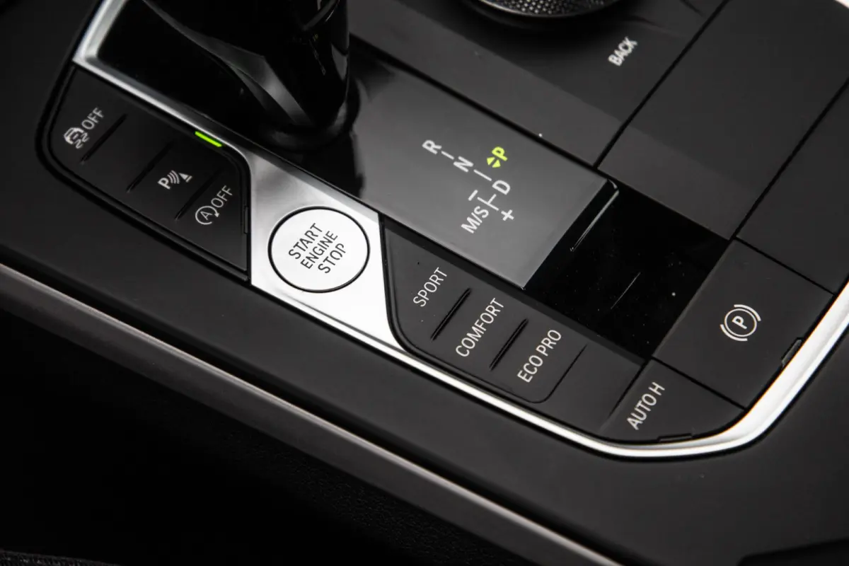 218i Introduction Edition NAVI / CARPLAY / LED / AUTOMAAT / N.A.P