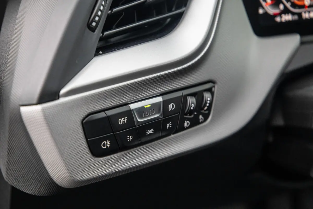 218i Introduction Edition NAVI / CARPLAY / LED / AUTOMAAT / N.A.P