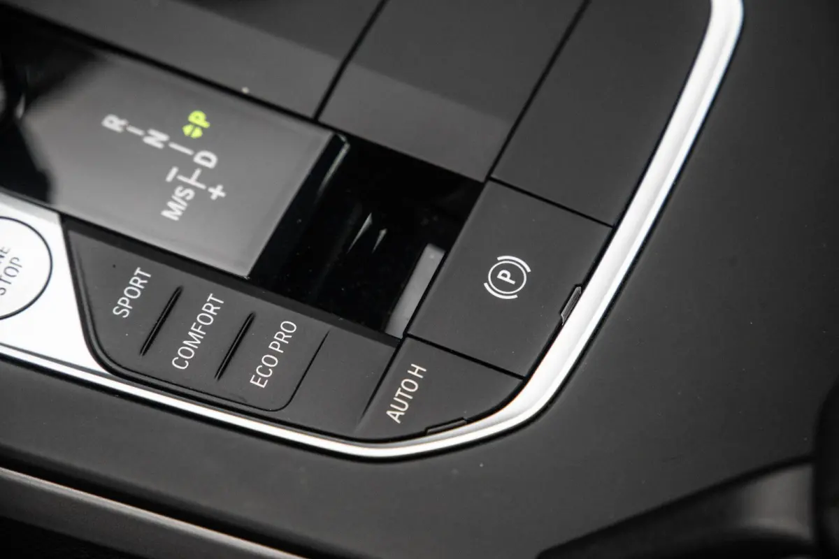 218i Introduction Edition NAVI / CARPLAY / LED / AUTOMAAT / N.A.P